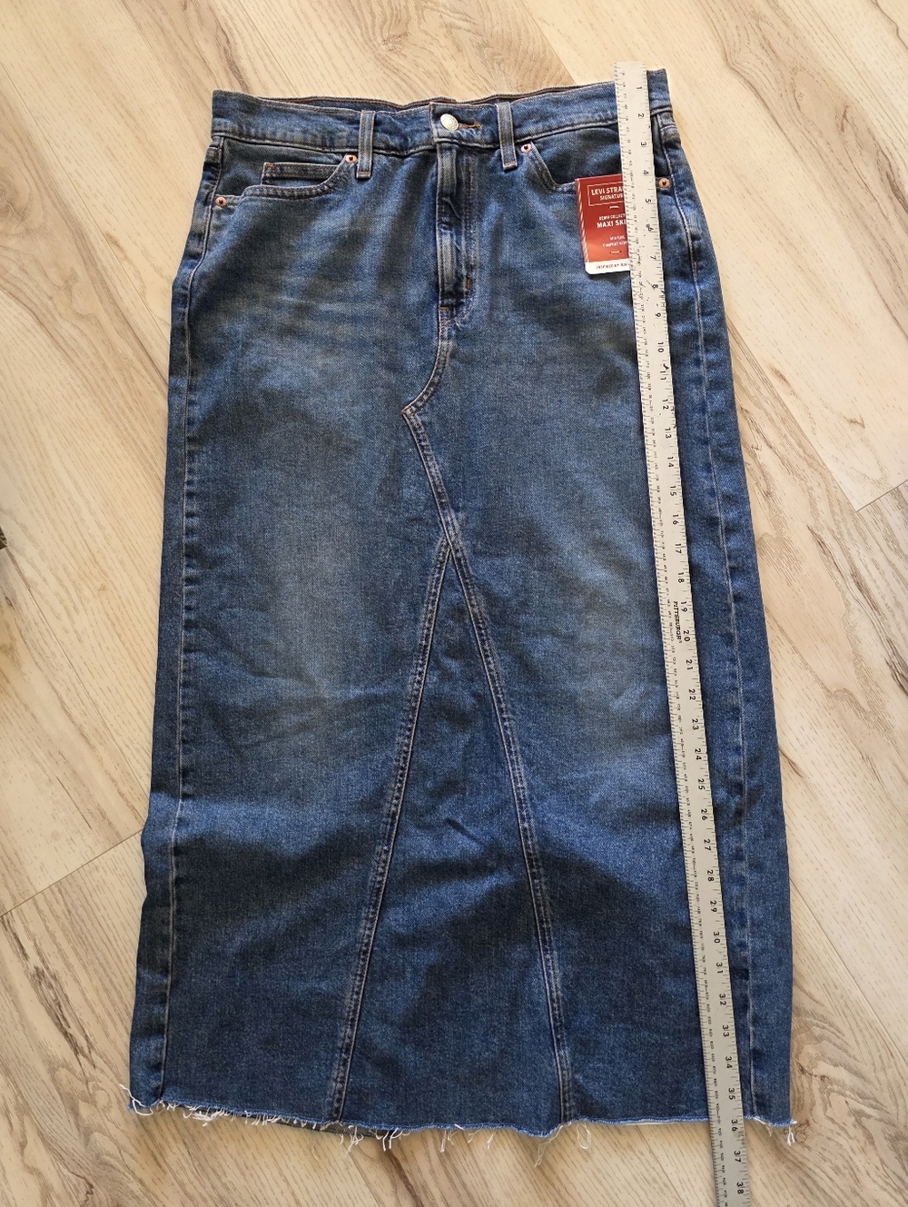 Levi’s Iconic Long Denim Maxi Skirt – Medium Wash – Size 8 W29